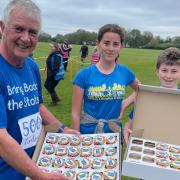 Lance Mitchell after is 500th parkrun with the cupcakes donated by the Ball family