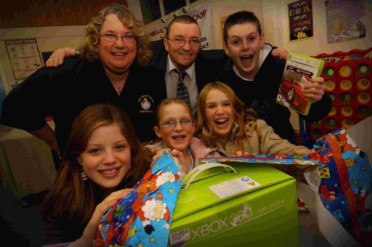 Ludgershall Queen's Head X-Box presentation to Youth 2008