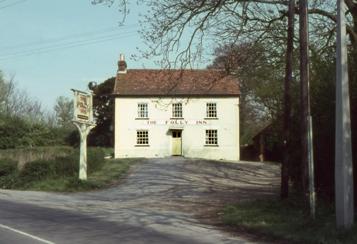 The Folly Inn, the site today of the Magic Roundabout pub.  I can recall a thatch on this pub in the early 1960s. From the Jeffery Saunders collection.