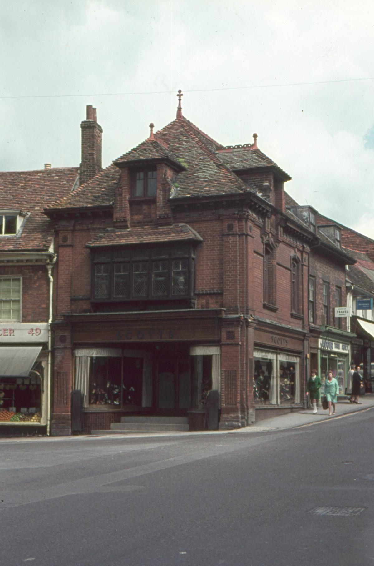Scott's Shoes Shop on the corner behind The Guildhall and Upper High Street. Today the site of a phone shop with the County Library above.

Picture from the Jeffrey Saunders collection.