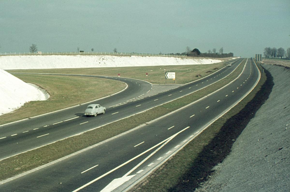 The newly constructed Andover by-pass (The A303). The Winchester Road interchange.

Picture from the Jeffery Saunders collection
