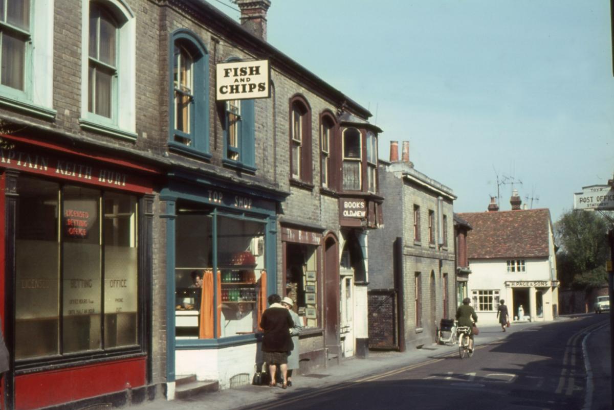 Andover Upper High Street. The fish and chip shop had a dining room upstairs.

Picture for the Jeffrey Saunders collection