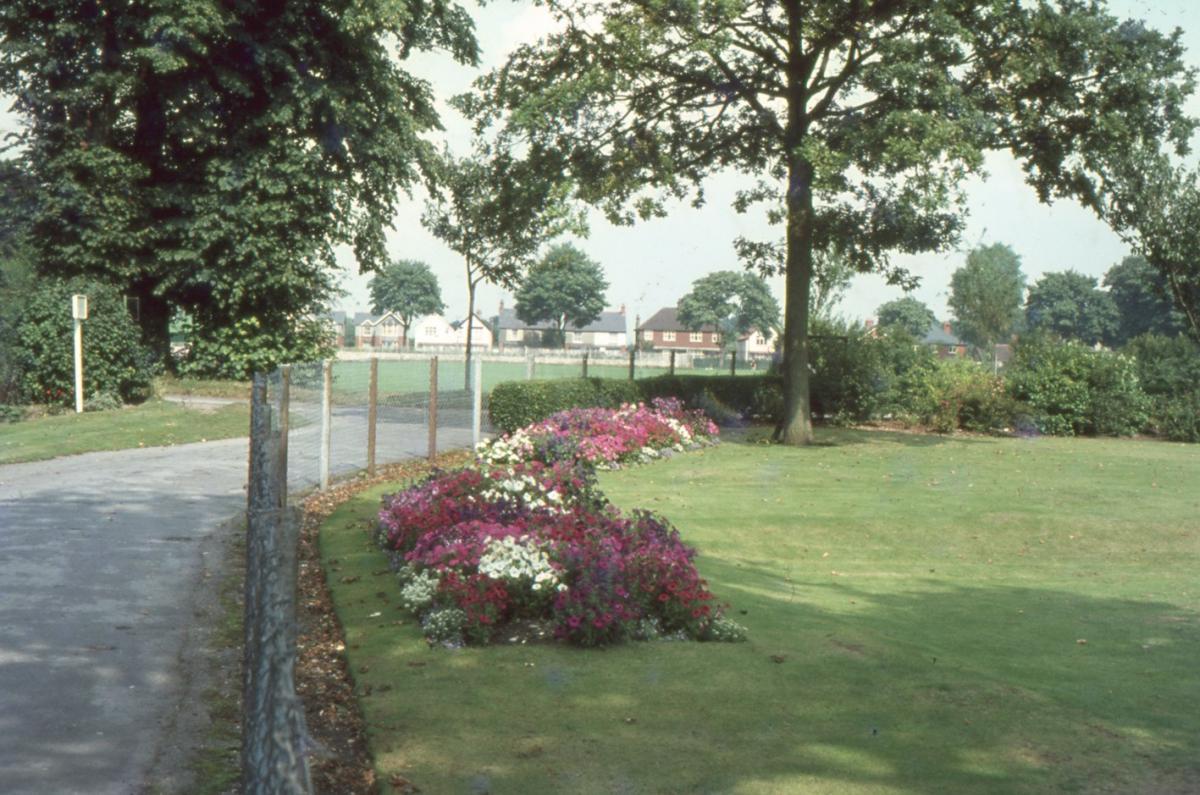 The Recreation Ground. The path up from the Park Gates (long gone on the junction of East Street, New Street and Vigo Road). To the right was the putting green. Today the foreground is now part of the Swan Court roundabout.

Photo from the Jeffrey Saund