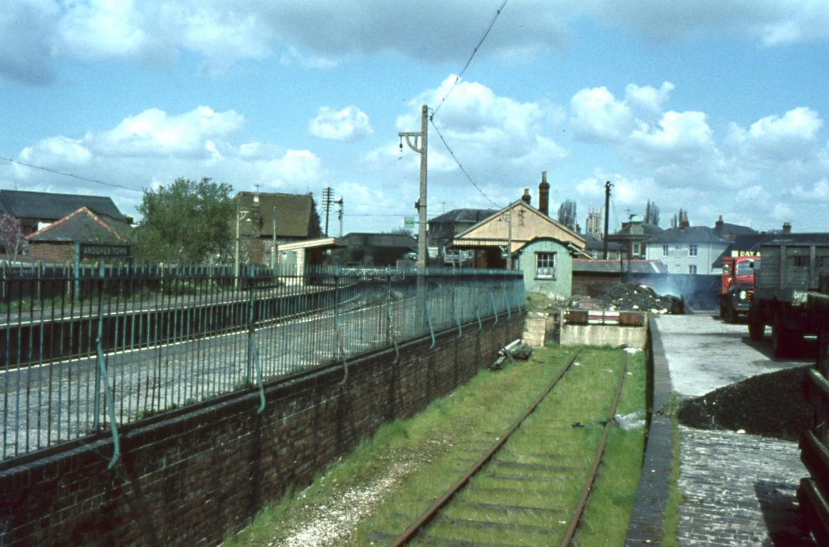 Andover Town Station in the background.  A siding for the goods / coal yard.  Today the site of the roundabout near ASDA.

Photo from the Jeffrey Saunders collection