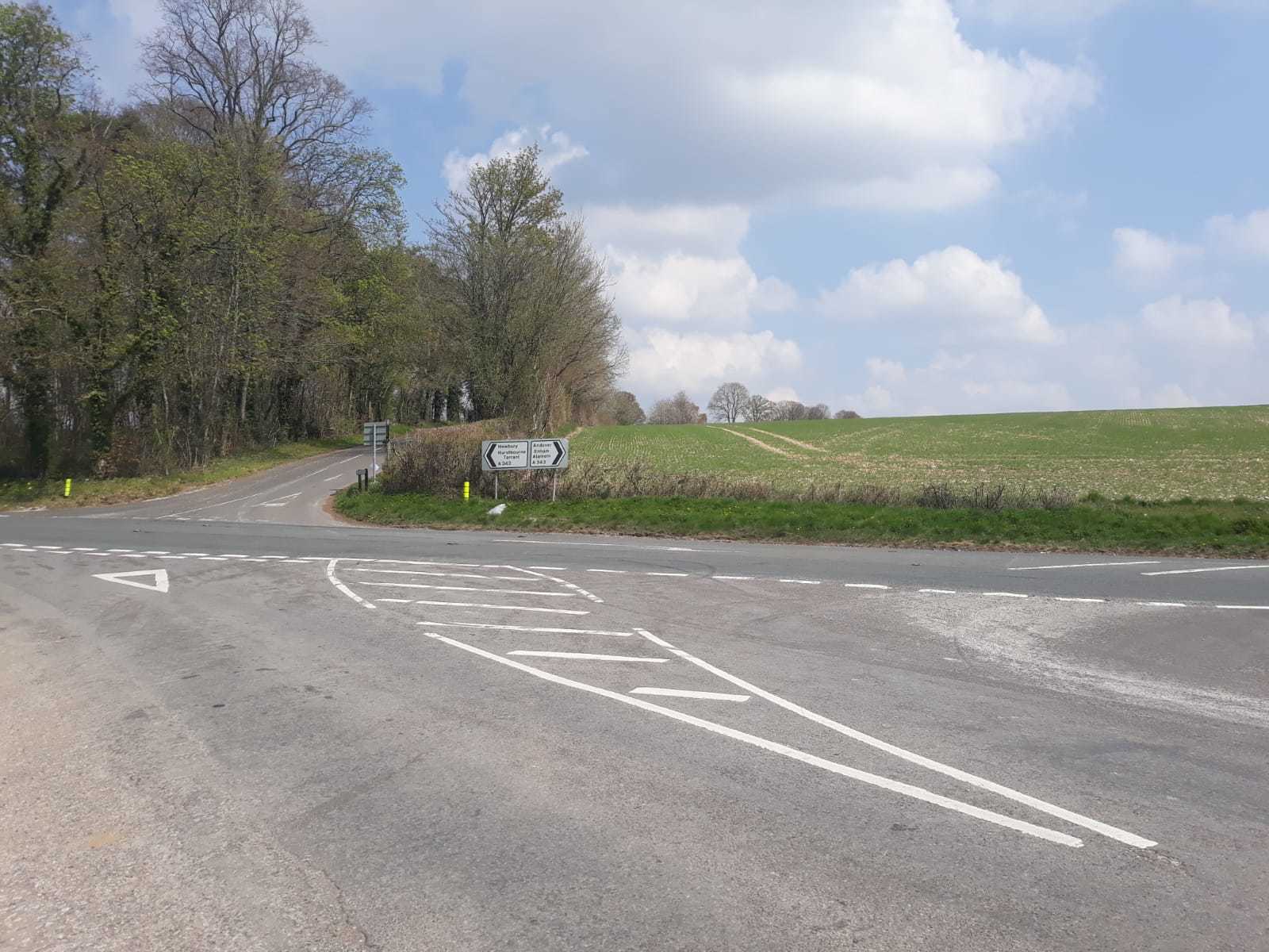 The junction of Foxcotte Lane with the A343