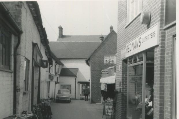 A photograph by Phil Farlow in 1973, looking down at the Black Swan Yard entrance into the upper High Street