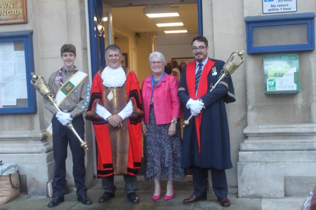 The picture shows:  Matthew Jones (Junior Mace Bearer), Cllr Neil Gwynne – Romsey Town Mayor), Mrs Kathrina Gwynne, Bertie Green (Senior Mace Bearer)
