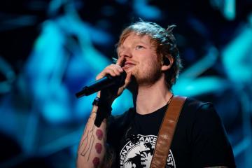 Ed Sheeran surprises fans at London’s O2 during 50 Cent concert #50Cent